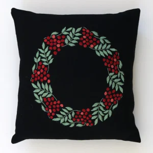Rönnbär, broderikit kudde