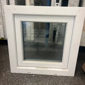 OUTLET Inåtgående PVC-fönster 6×6 ID: 83973